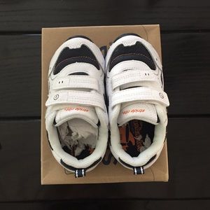 Brand new sz 7.5 WIDE toddler boy stride rites